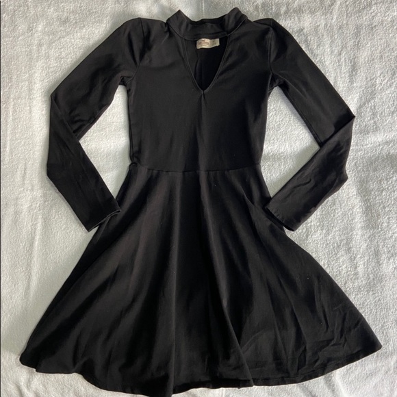 Hollister Dresses & Skirts - Hollister Long Sleeve Choker Dress